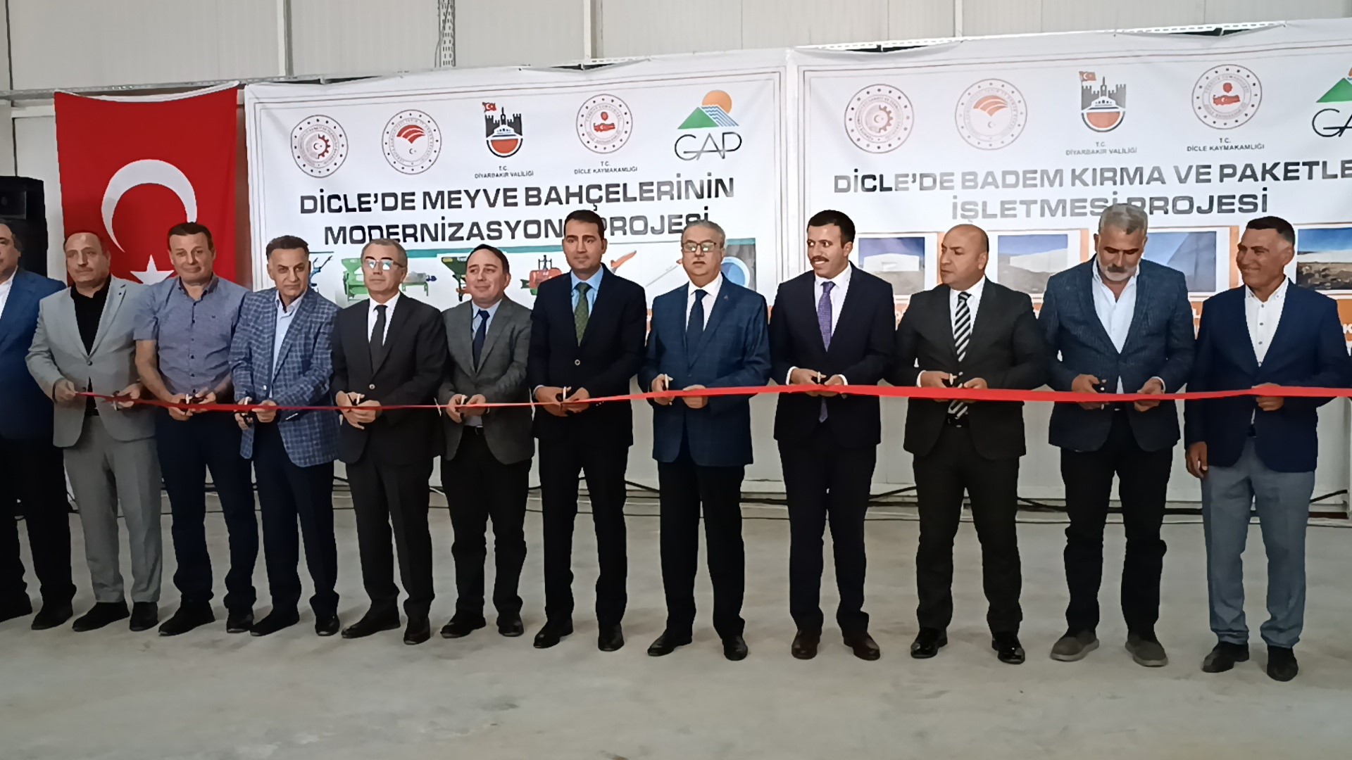 Diyarbakır'da çiftçilere tarım makineleri dağıtımı ve fabrika açılışı