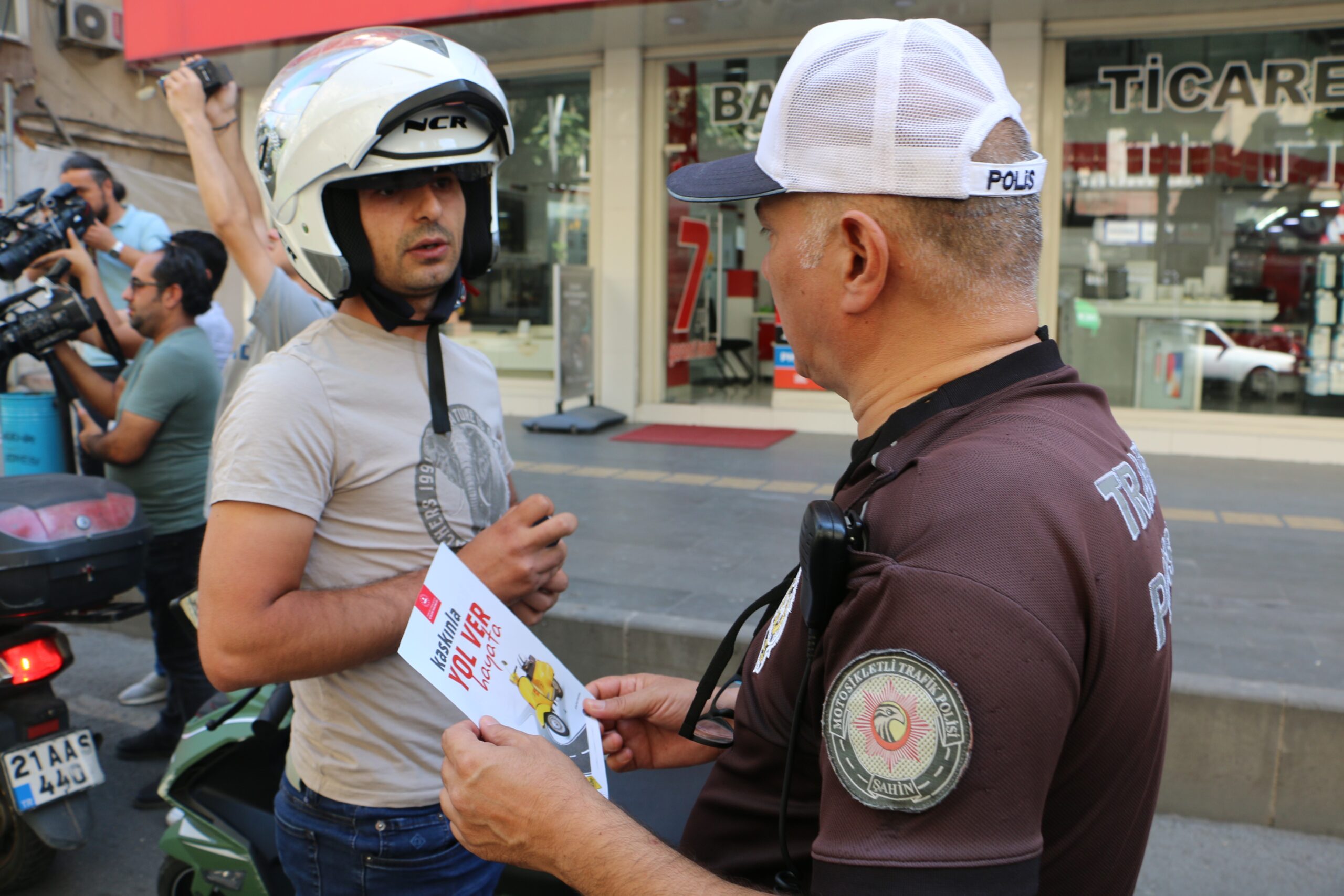 Diyarbakır’da “Kaskınla yol ver hayata” sloganıyla denetim