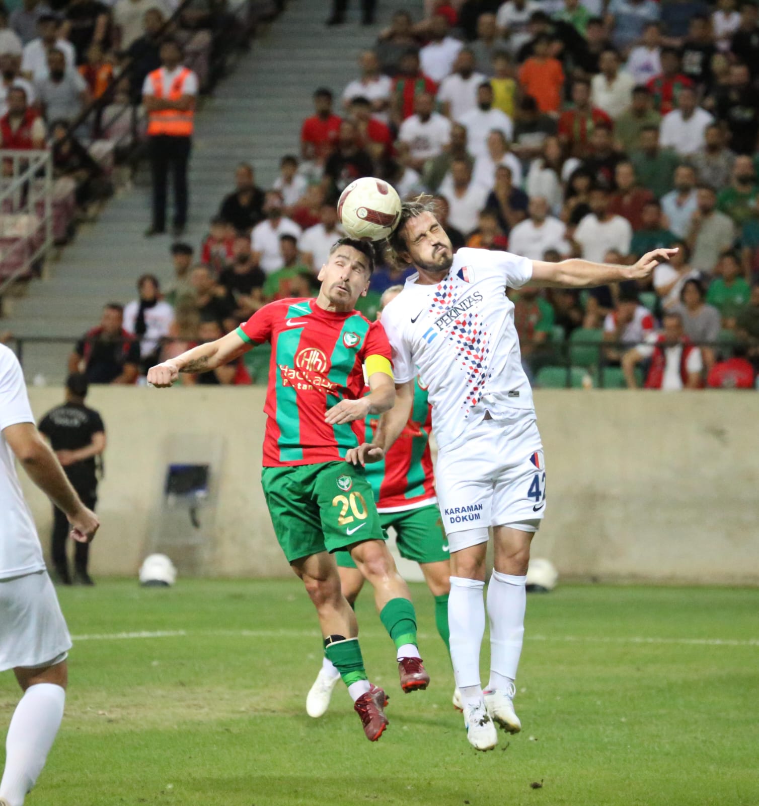 AMEDSPOR GECEYİ GALİBİYETLE AYDINLATTI