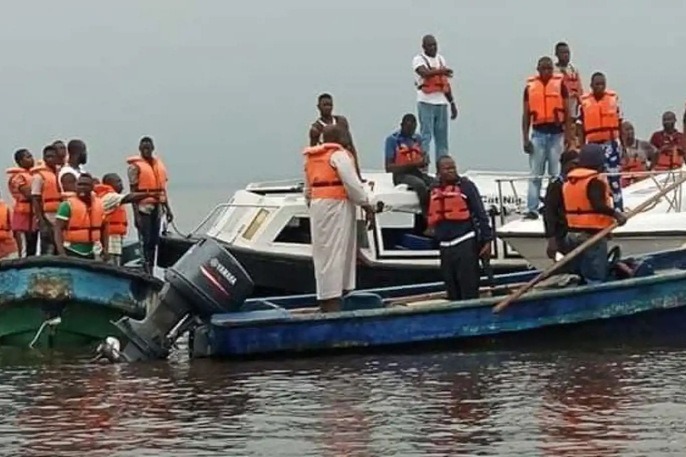 Feribot alabora oldu: 26 ölü