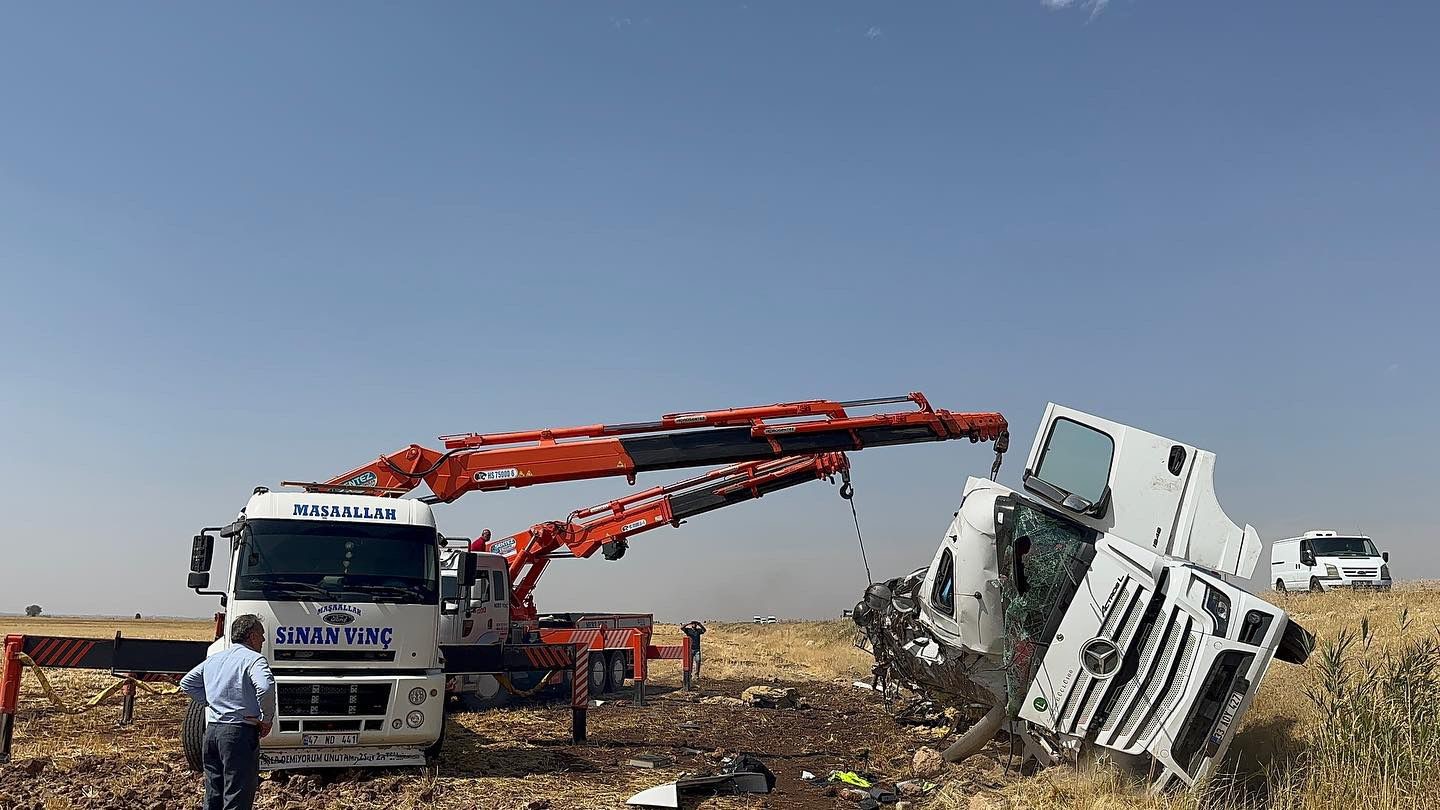 Tır devrildi: 1 kişi yaralandı