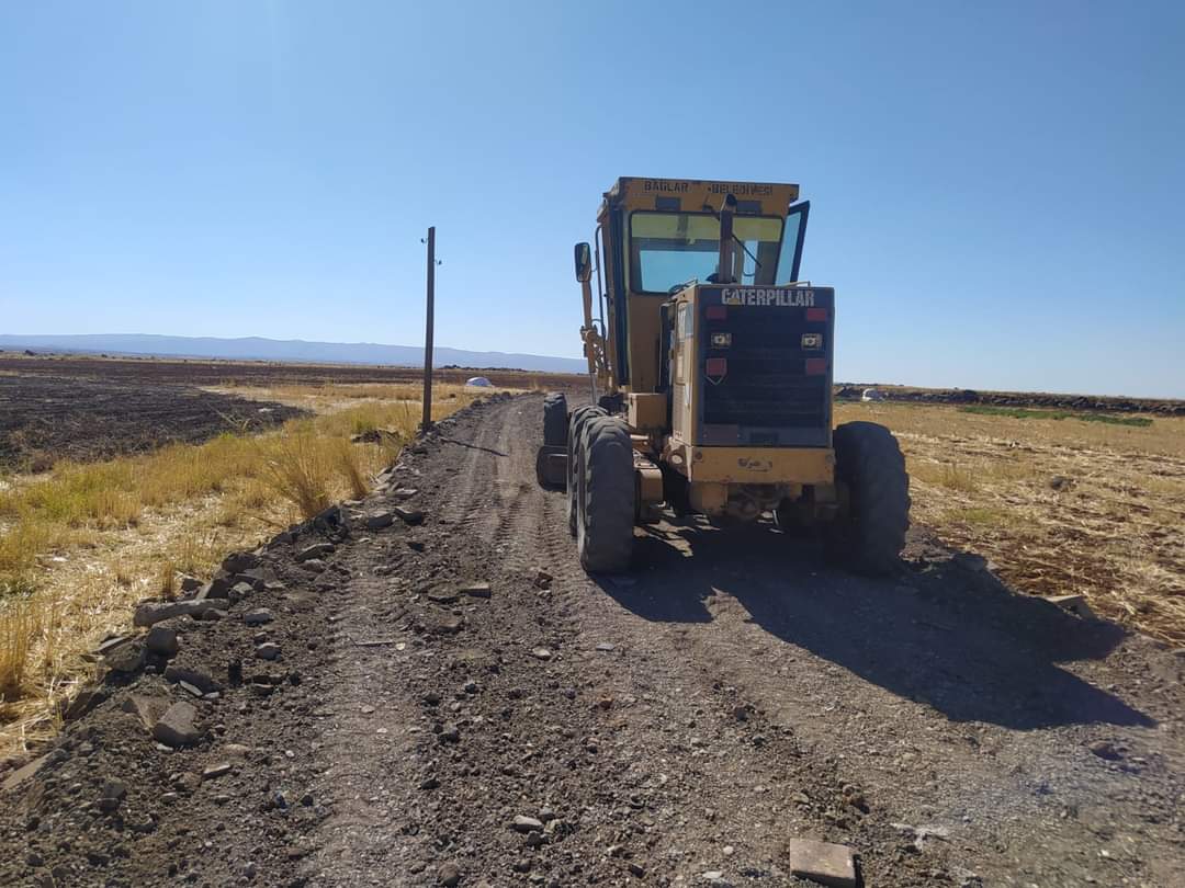 Karacadağ bölgesinde yol çalışması!