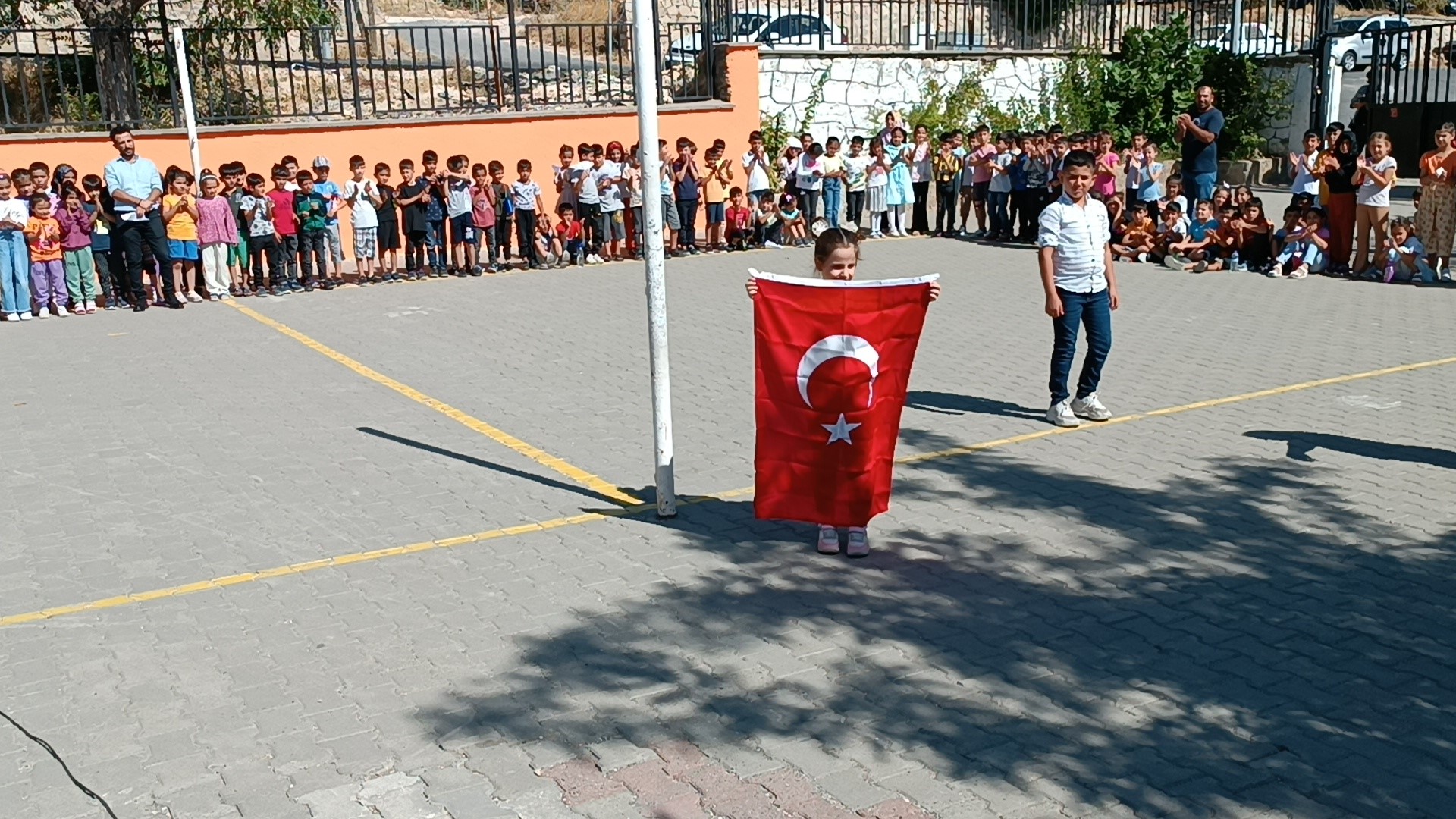 Dicle’de ilköğretim haftası kutlandı