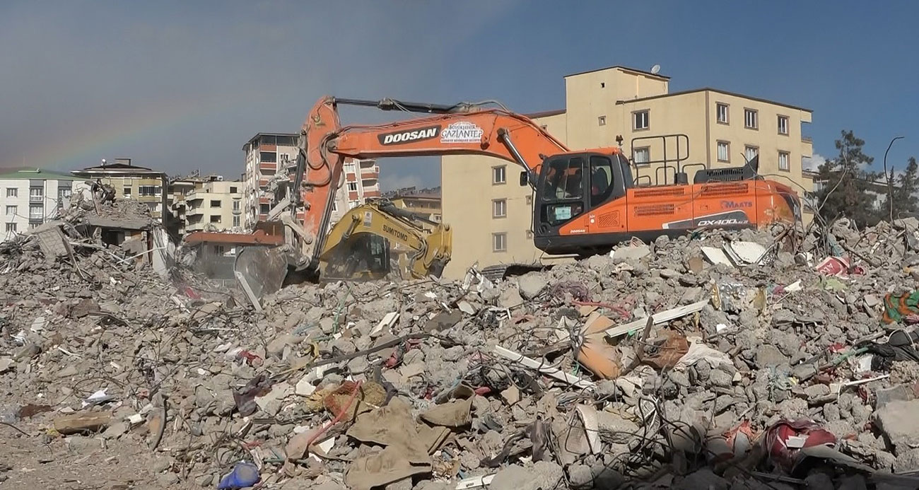 Depremde 25 kişiye mezar olmuştu bina ile ilgili eksik ve hatalı proje iddiası