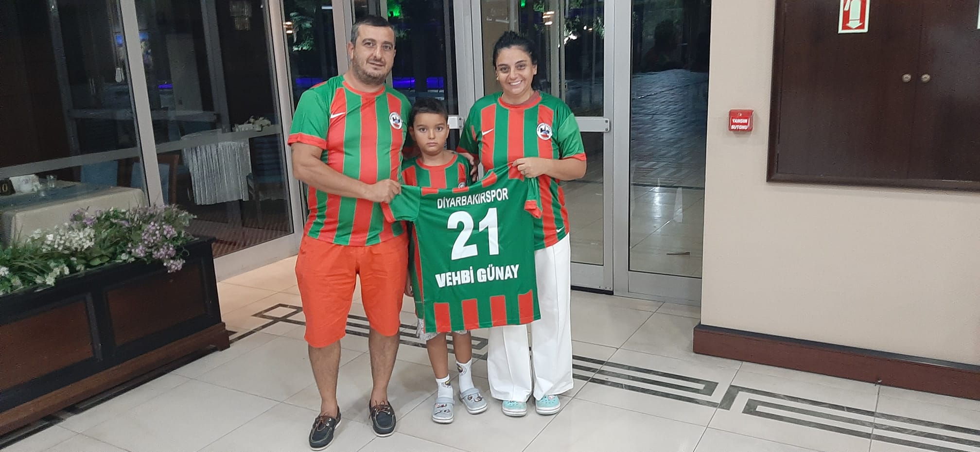 Efsane futbolcunun ailesine anlamlı jest