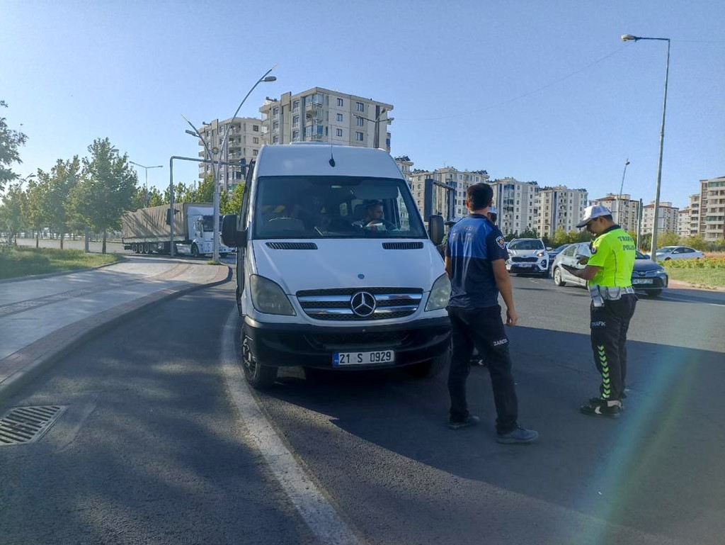 Diyarbakır’da okul servislerine denetim