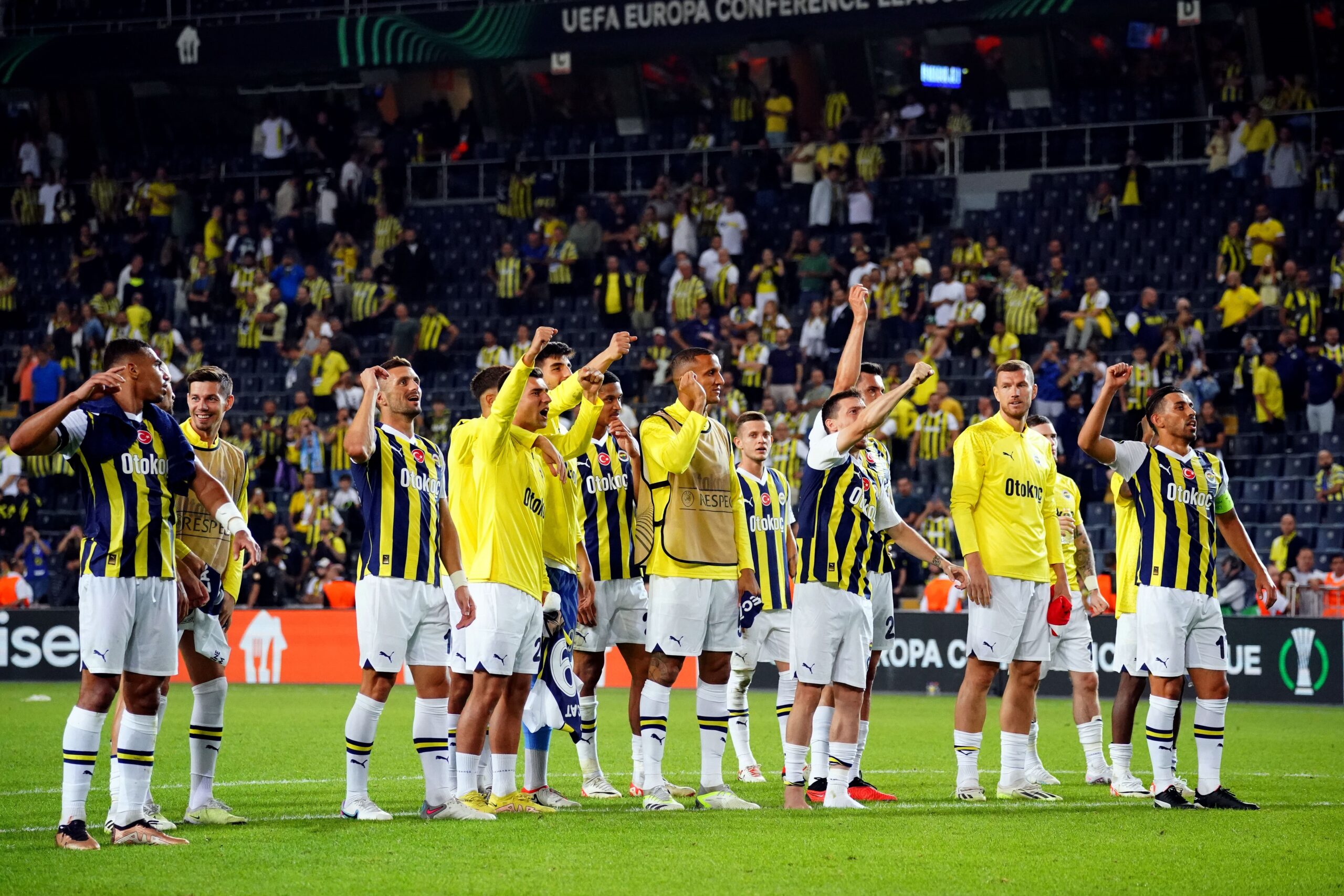 Fenerbahçe’den Kadıköy’de yedeklerle şov