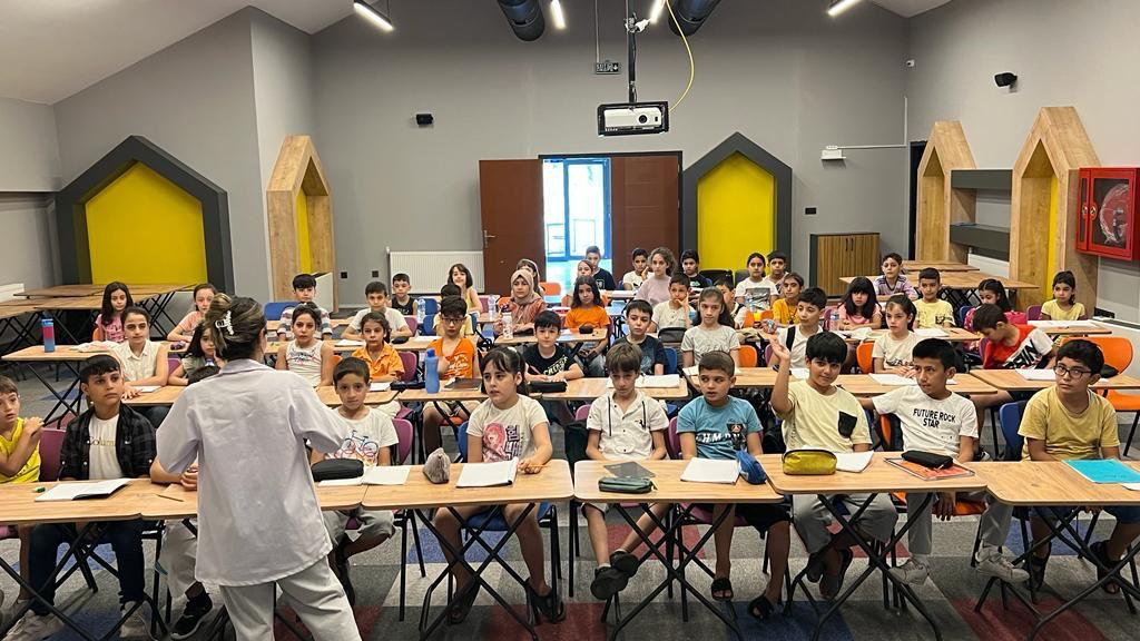 Diyarbakır’da Bilgievi ve Akademi Lise öğrencileri için ders zili çaldı