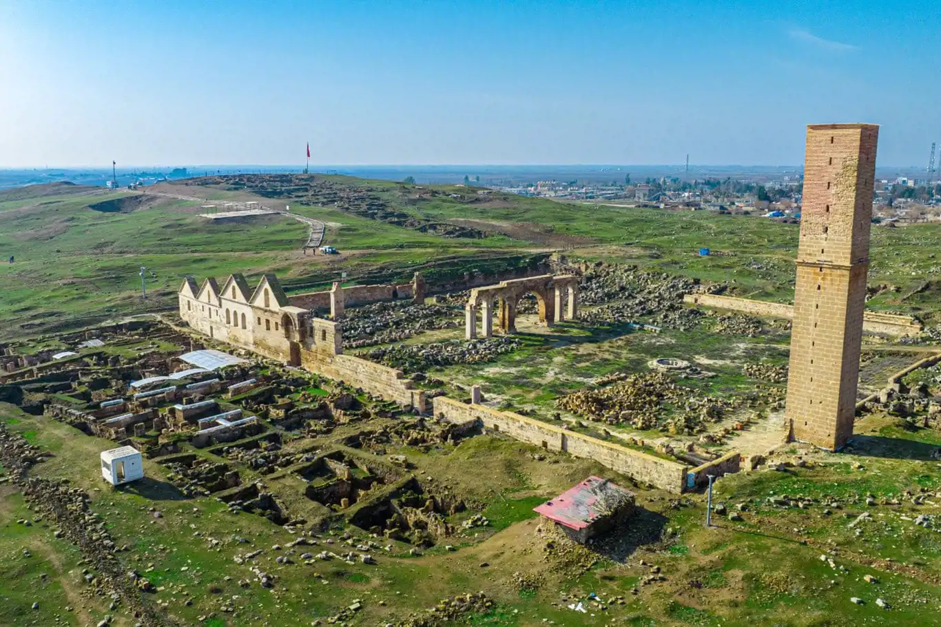 Kazılarda 101 ayak ve sütun bulundu