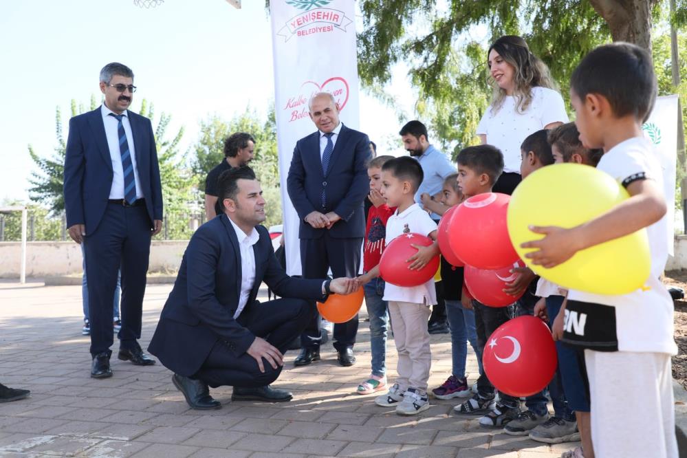 Diyarbakır’da ihtiyaç sahiplerine kırtasiye malzemesi desteği