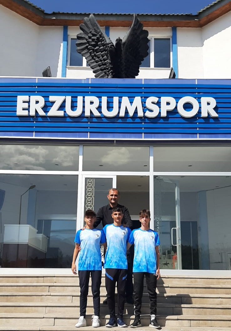 Türkiye ikincisi başarılı futbolcuları Erzurumspor kaptı