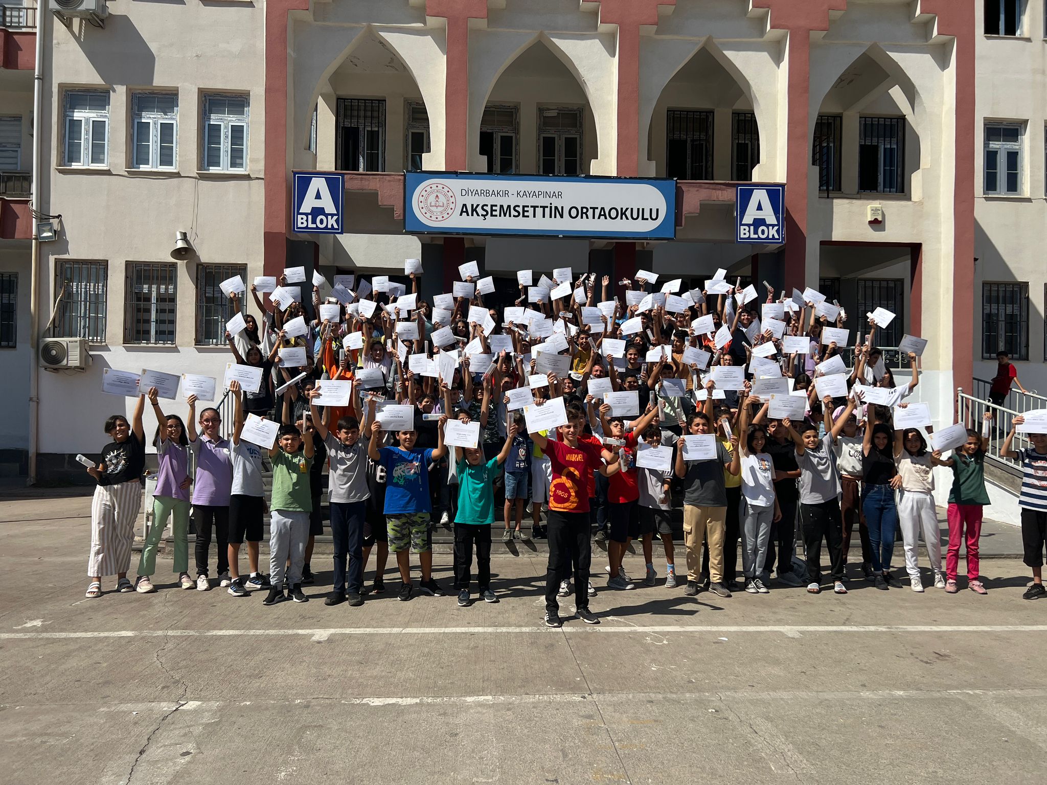 183 öğrenci bursluluk sınavını kazandı