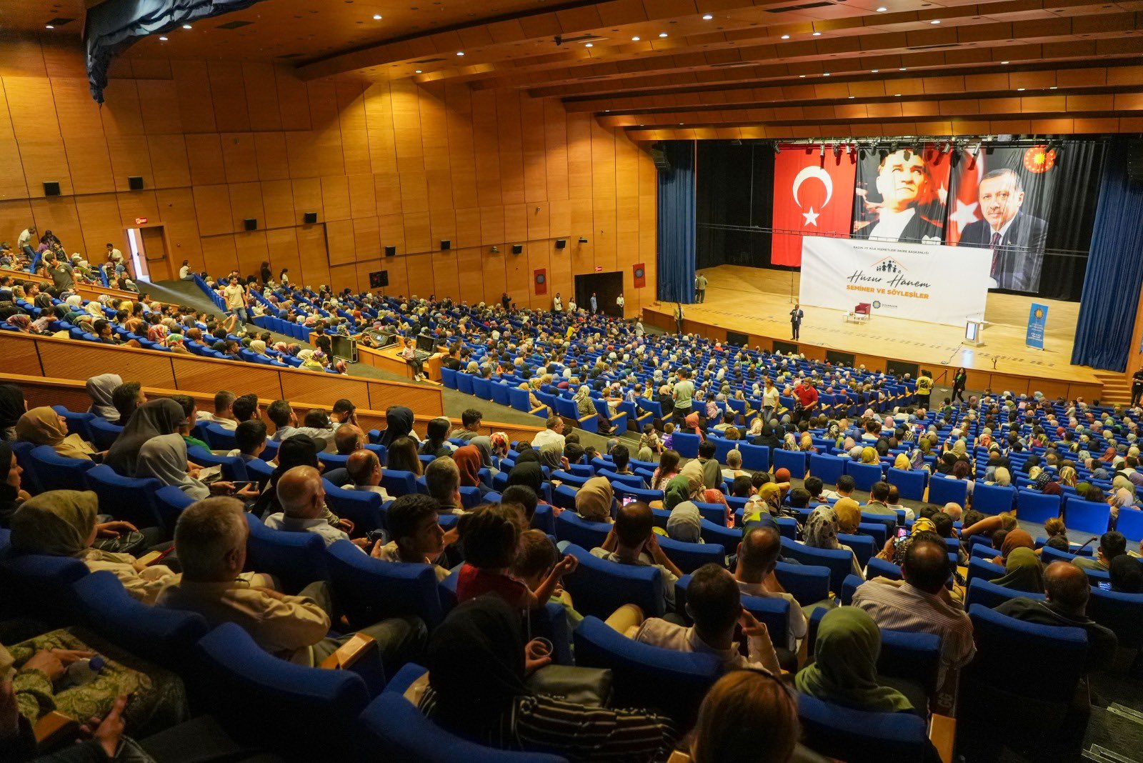 Diyarbakır'da “Hayata Şiirden Bakmak” söyleşisi