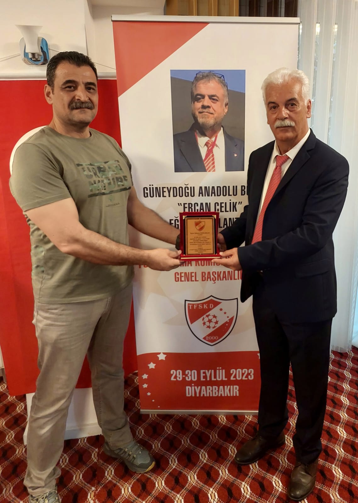 TFF Saha Komiserlerinden gazetemize plaket