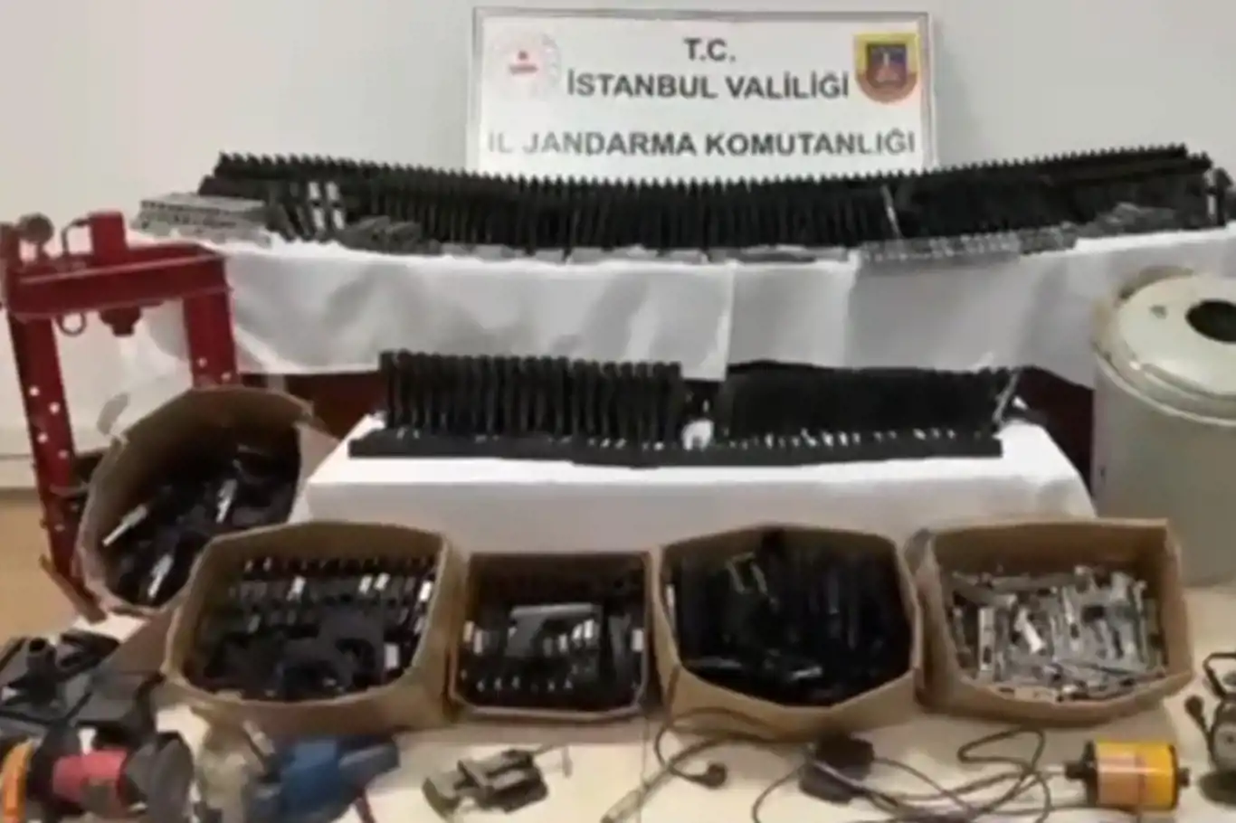 64 ilde silah kaçakçılarına operasyon