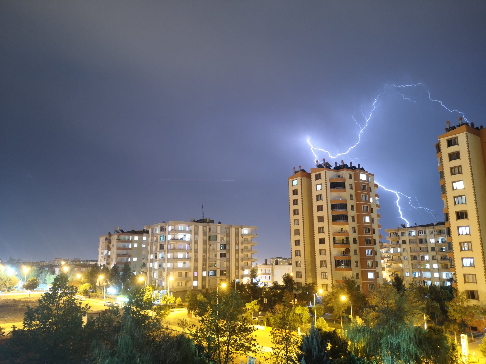 Diyarbakır’da şimşeklerin görsel şöleni