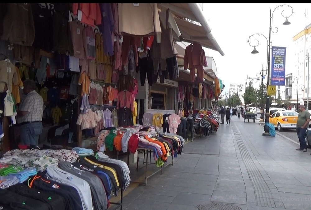 Diyarbakır Melik Ahmet Caddesi esnafı direniyor…