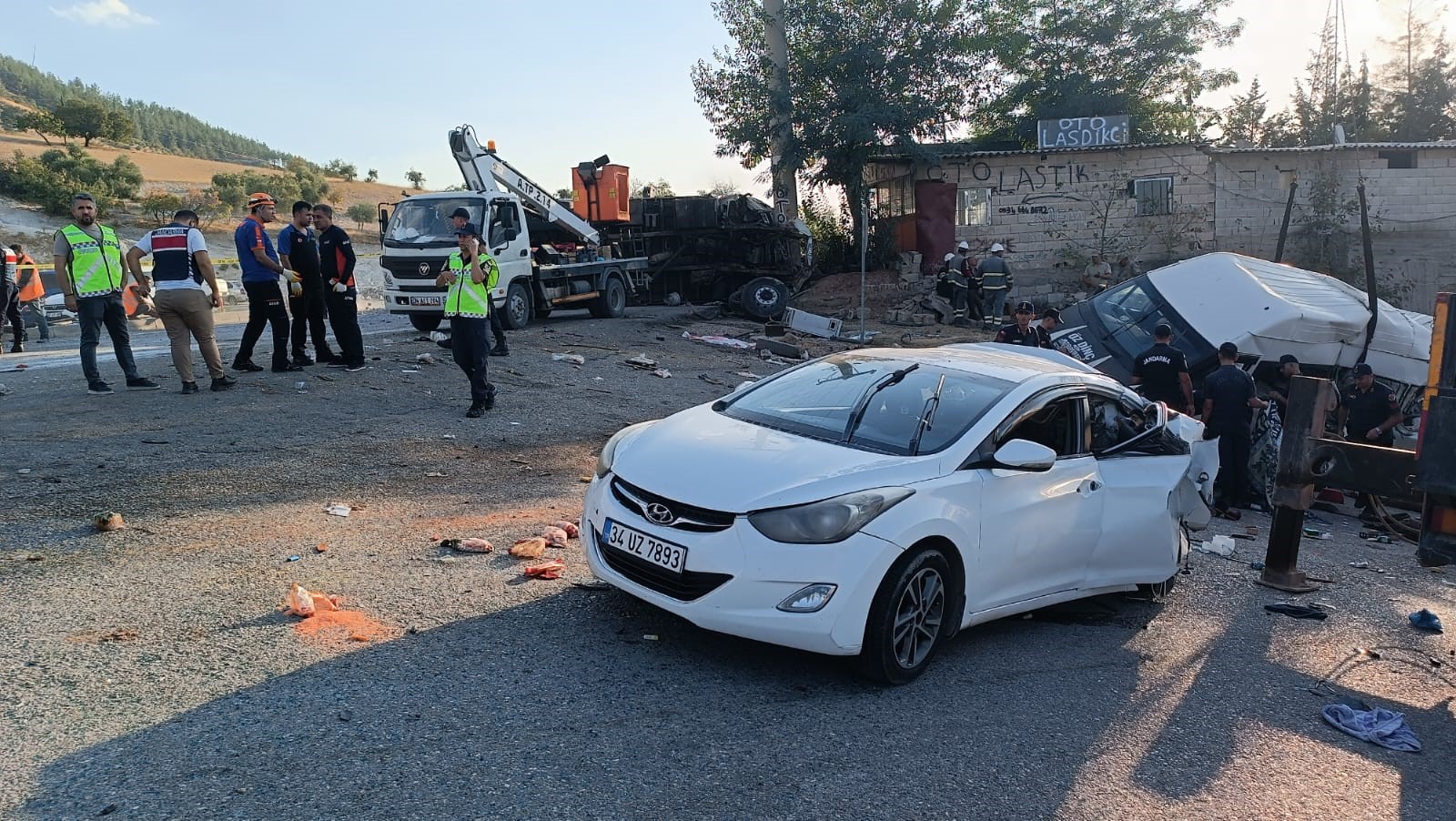 Son Dakika:  Katliam gibi kazada 5 ölü, 5’i ağır 17 yaralı