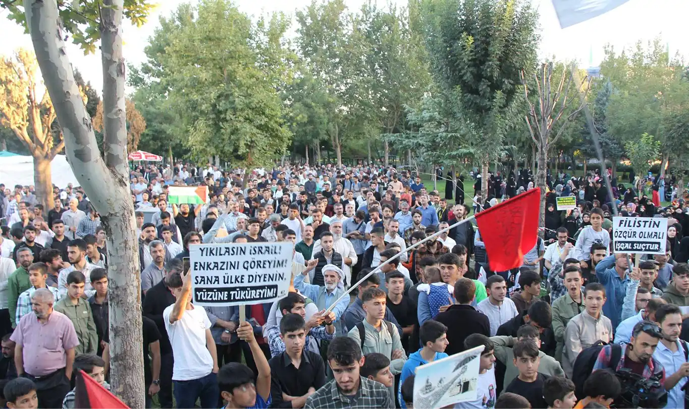 Diyarbakır'da halk Filistin'e destek için bir araya geldi