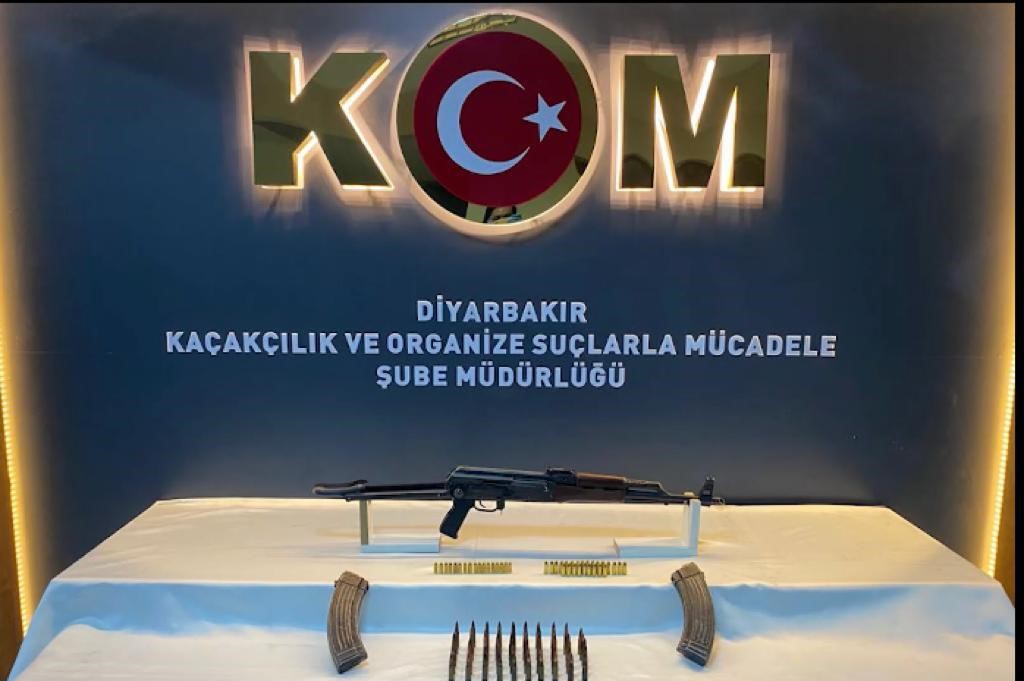 Diyarbakır’da gece kulübünde Kalaşnikof ele geçirildi