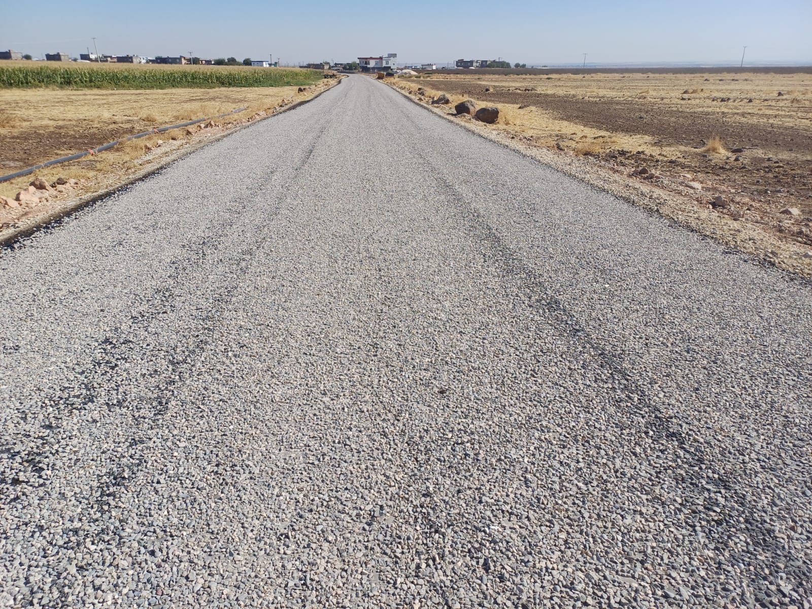 Kırsal mahallelerde yol çalışmaları sürüyor