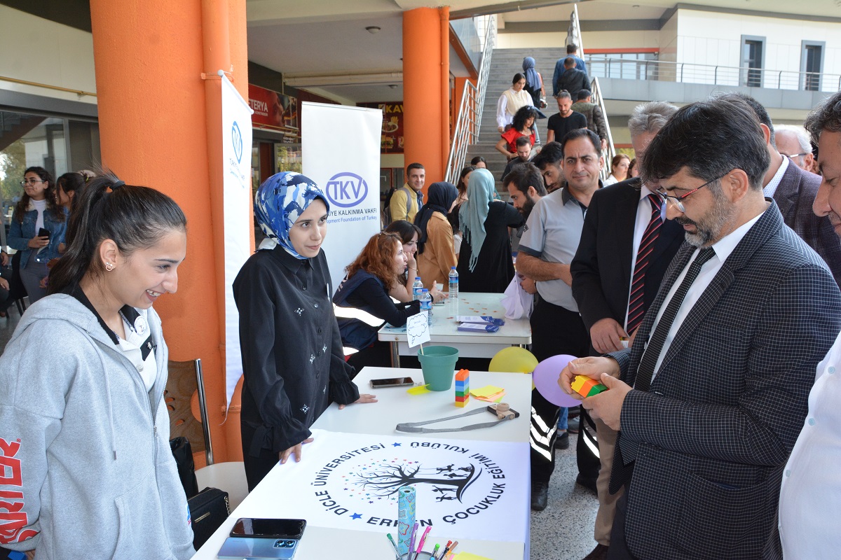 Diyarbakır’da “Öğrenci Toplulukları Tanıtım Günleri”