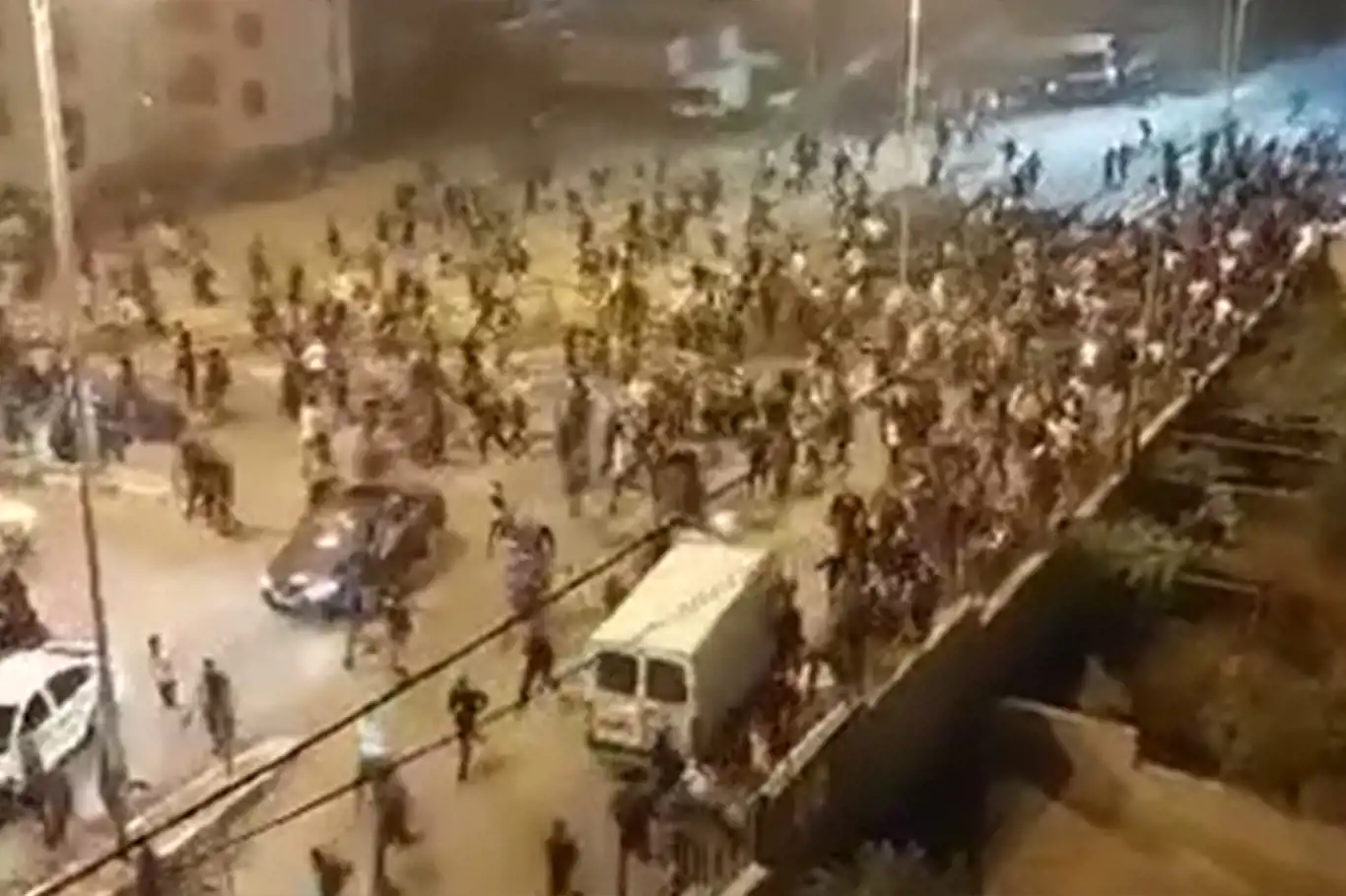 Hastane katliamı sonrası binlerce kişi İsrail'i protesto ediyor