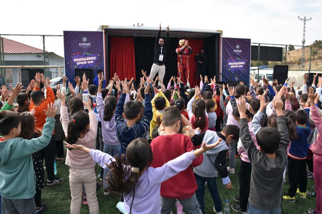 Diyarbakır'da çocuklar etkinlikte eğlendi