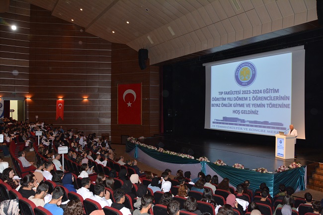 Dicle Üniversitesinde hekim adayları için  “önlük giydirme ve yemin töreni”