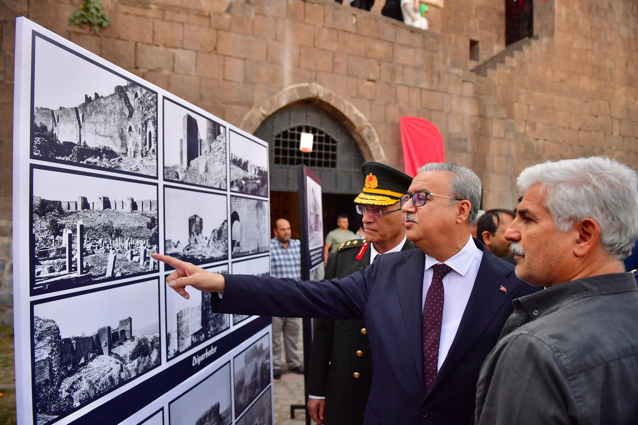 Diyarbakır'da Cumhuriyet’in 100. yılına özel uçurtma şenliği ve fotoğraf sergisi