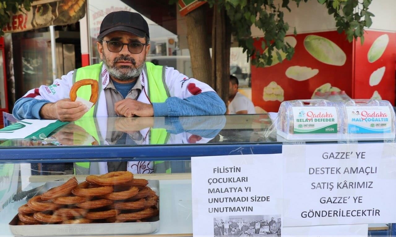 Tatlıcıdan örnek davranış: Günlük satışını Gazze'ye bağışladı