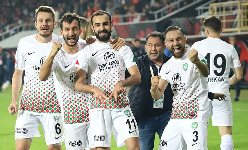 Amedspor lider Çorumspor'u 2-0 yendi