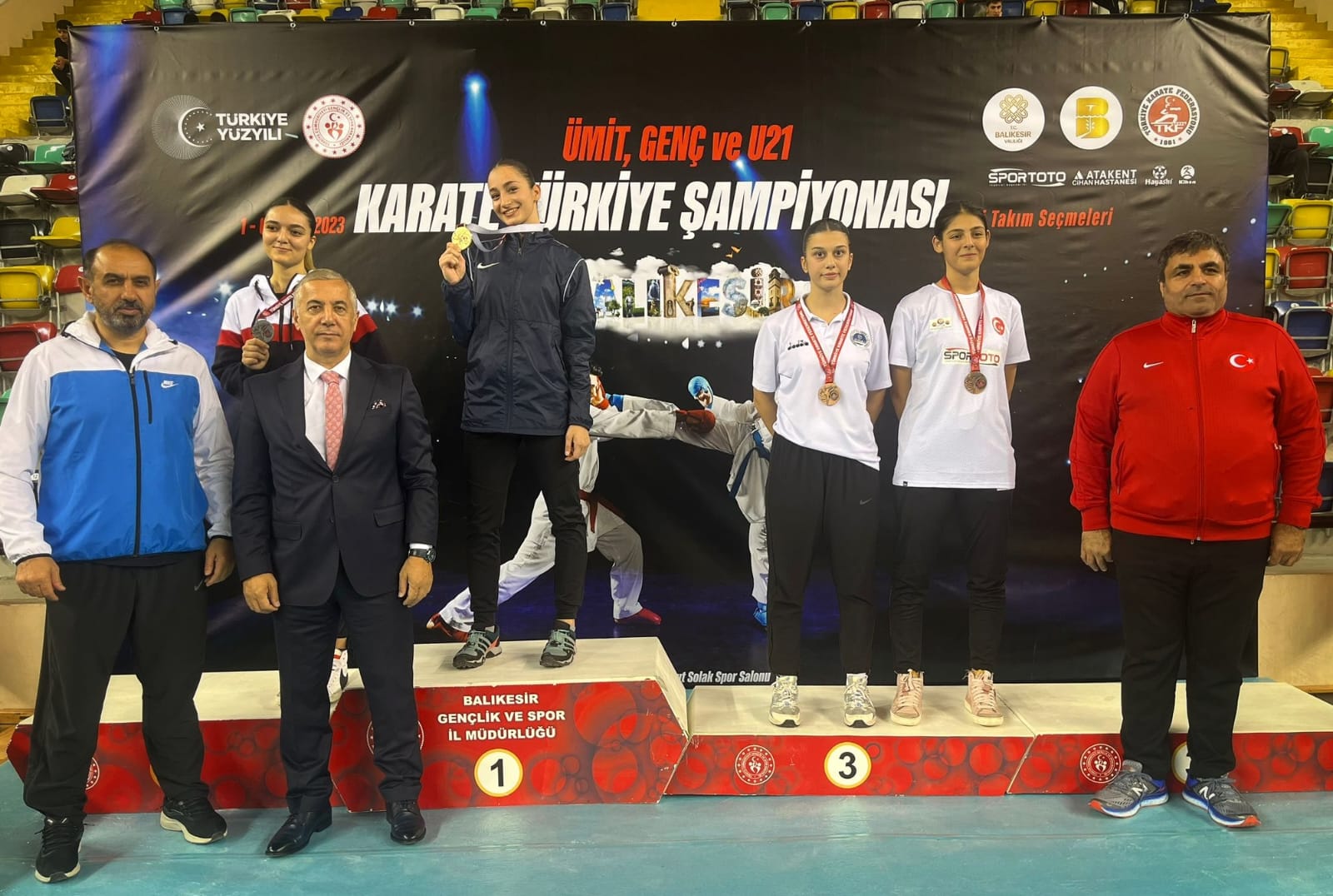 Diyarbakır’ın altın kızı Sena 6. kez Türkiye Karate Şampiyonu oldu