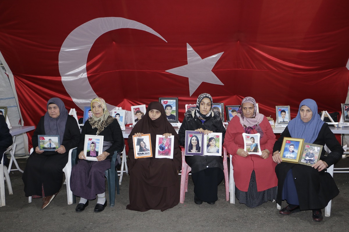 Diyarbakır anneleri 'Dünya Çocuk Hakları Günü'nde evlatlarına seslendi