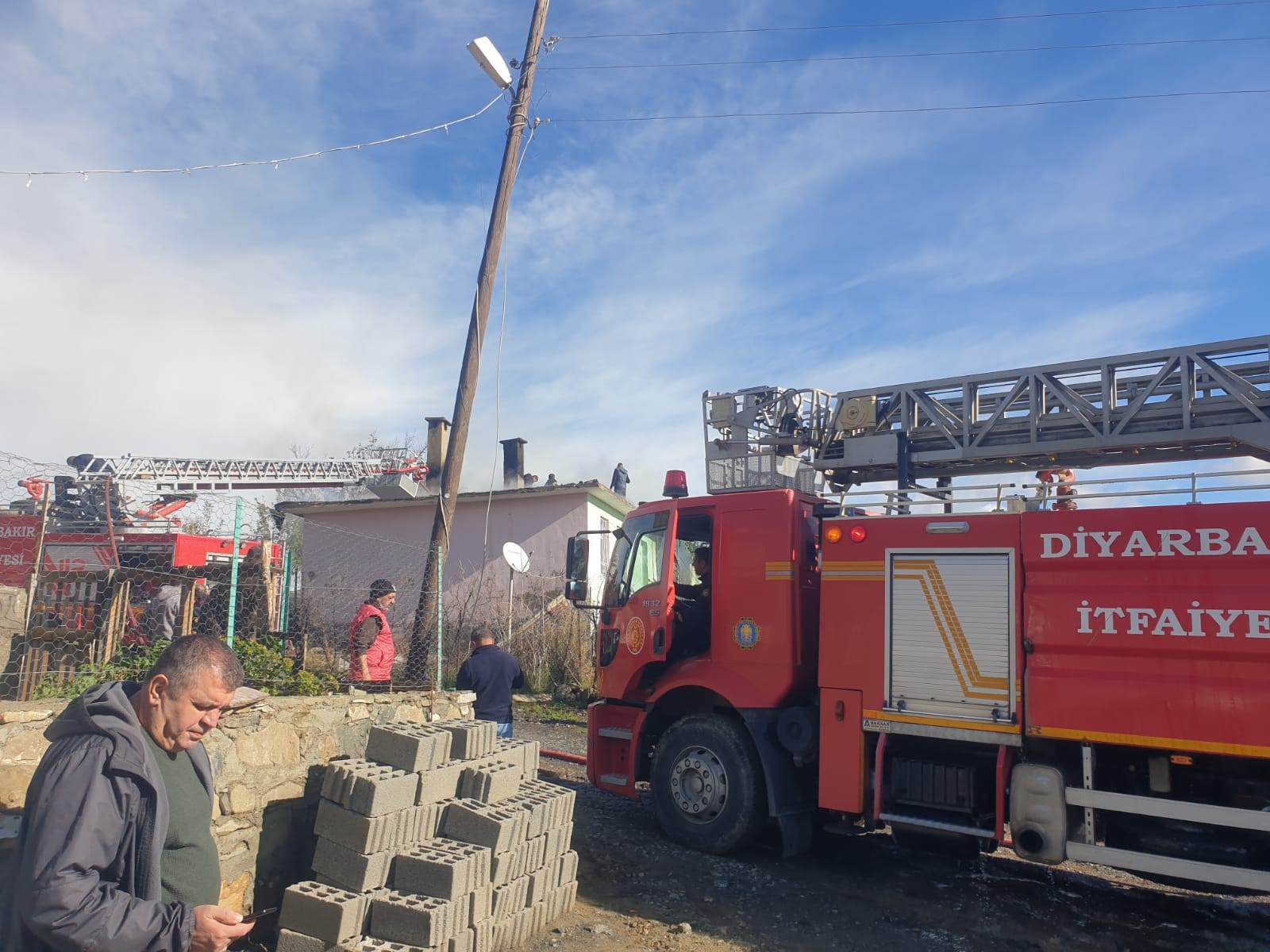 Diyarbakır’da bir ev küle döndü