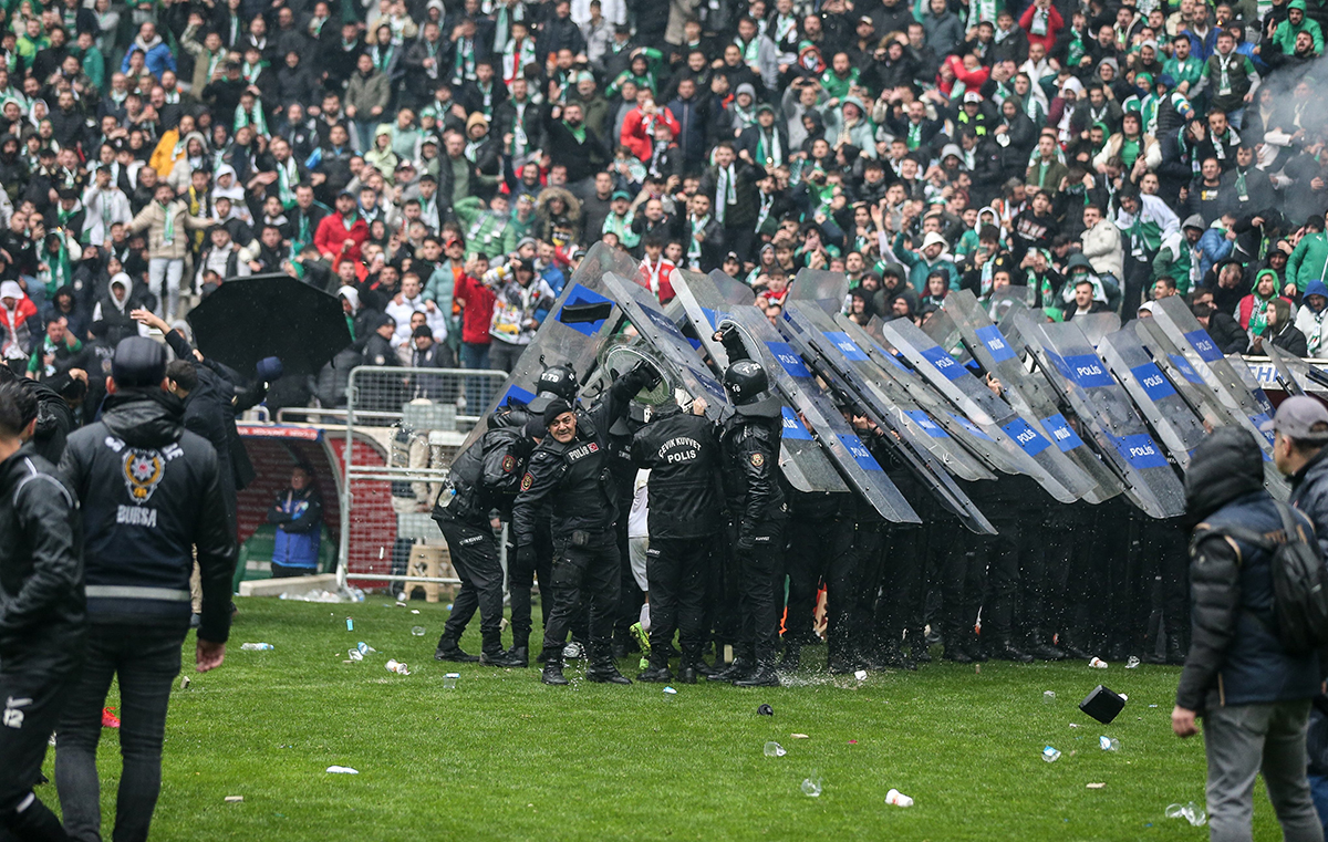 TFF’den skandal karar: Linç ve ırkçılığı görmedi