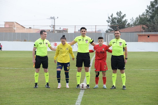 Amedspor kadın futbol takımı evinde Fenerbahçe’ye kaybetti