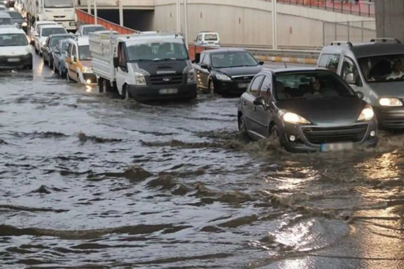 Meteoroloji'den uyarılan kent sayısı 76'ya yükseldi