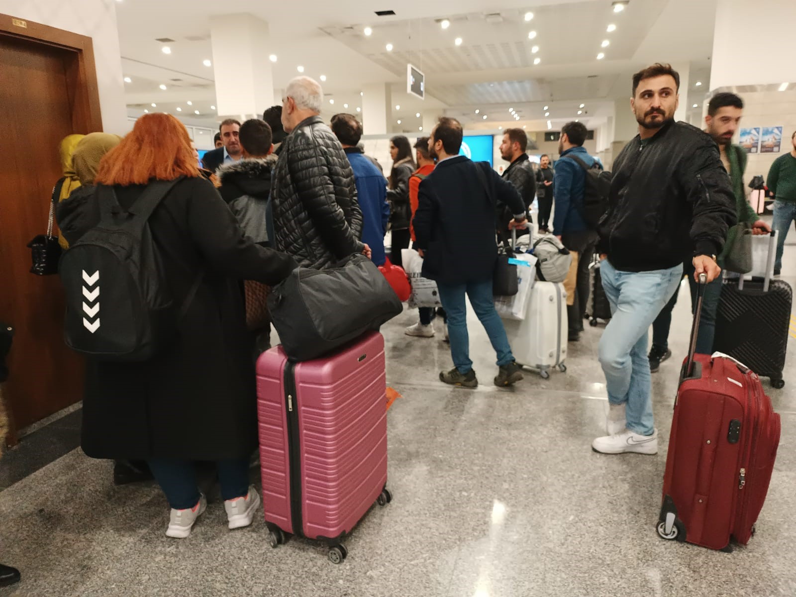 Van’a gitmek için bindiler Diyarbakır’da indiler