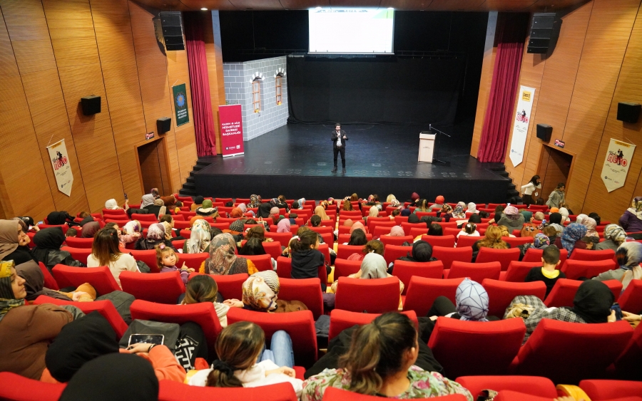 Diyarbakır’da o güne özel seminer