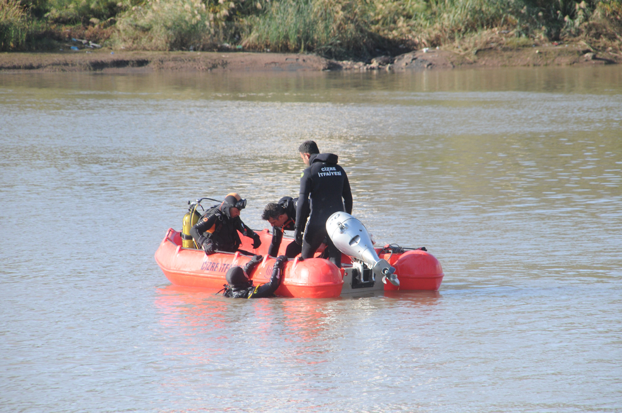 Diyarbakır AFAD Dicle Nehri'nde kaybolan kızı arıyor!