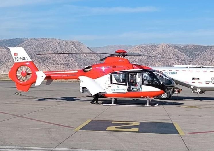 Ambulans helikopter kalp hastası vatandaş için Diyarbakır'a havalandı