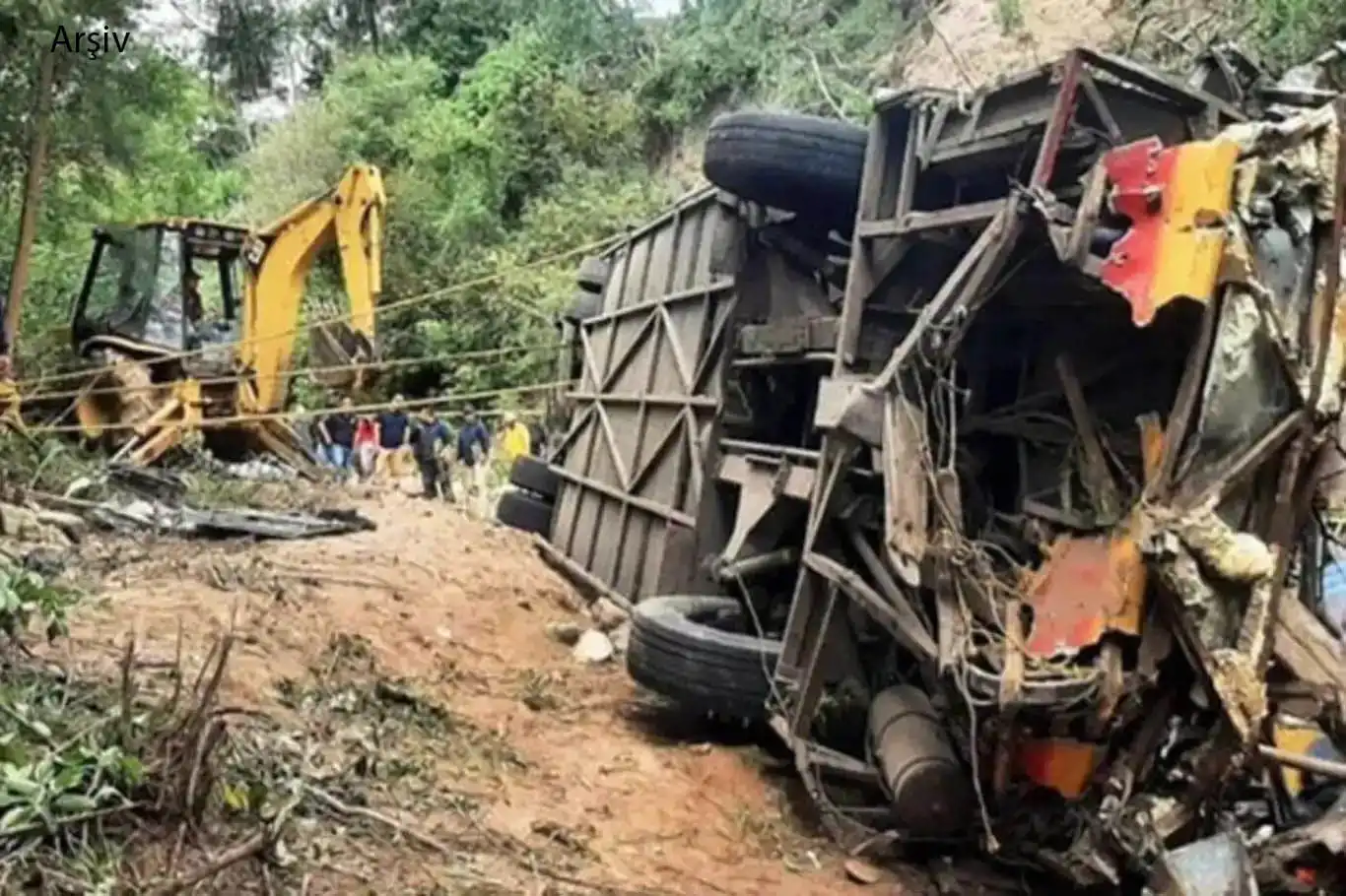 Katliam gibi kaza: 17 Ölü, 11 Yaralı