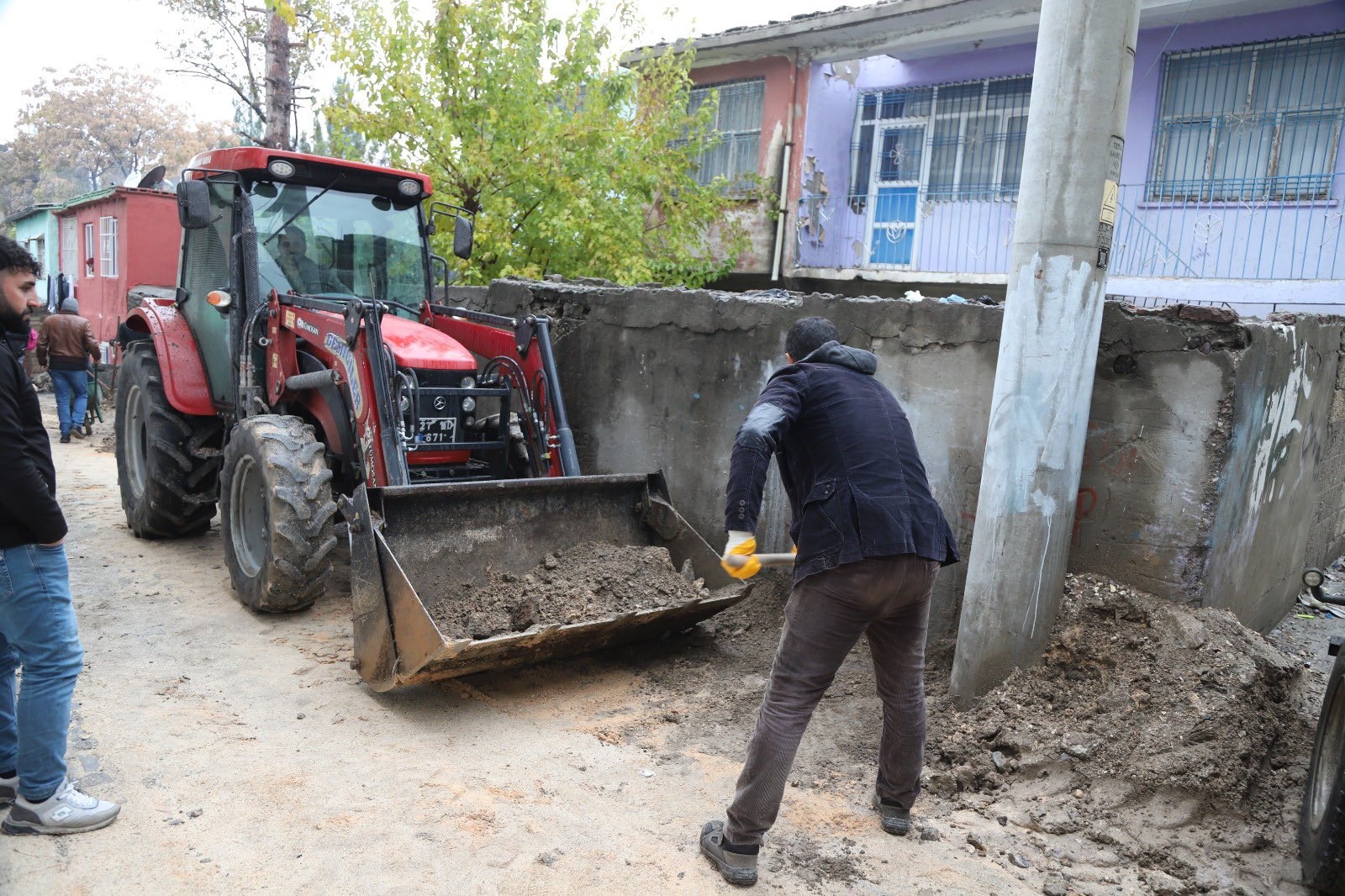 Ergani’de temizlik ve hafriyat kaldırma çalışmaları