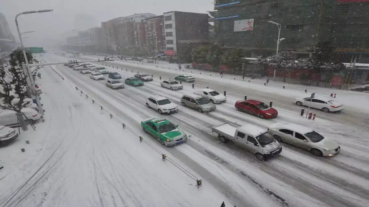 Soğuk hava ve kar yağışı nedeniyle eğitime ara verildi