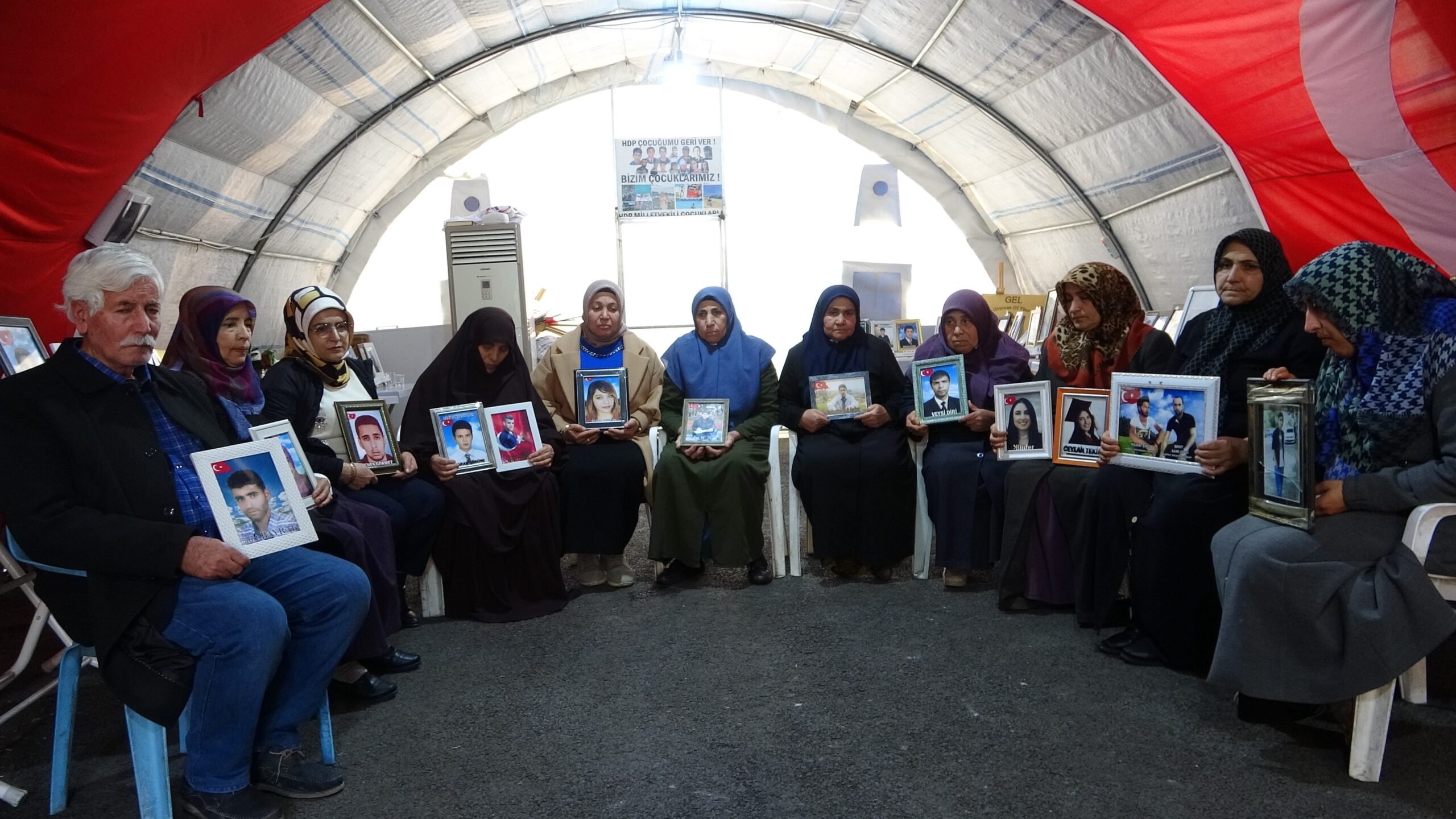 "Evlatlarımızı sizden alacağız, öyle de böyle de alacağız"