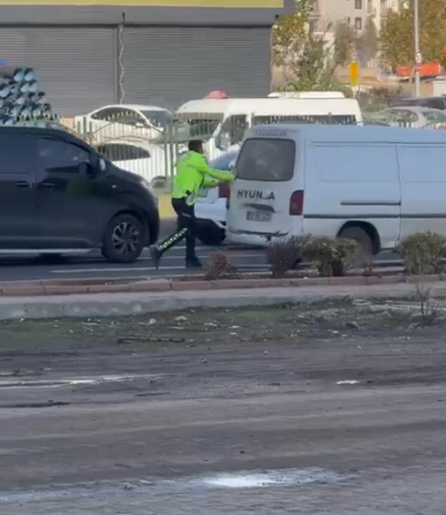 Diyarbakır’da polisten iç ısıtan hareket