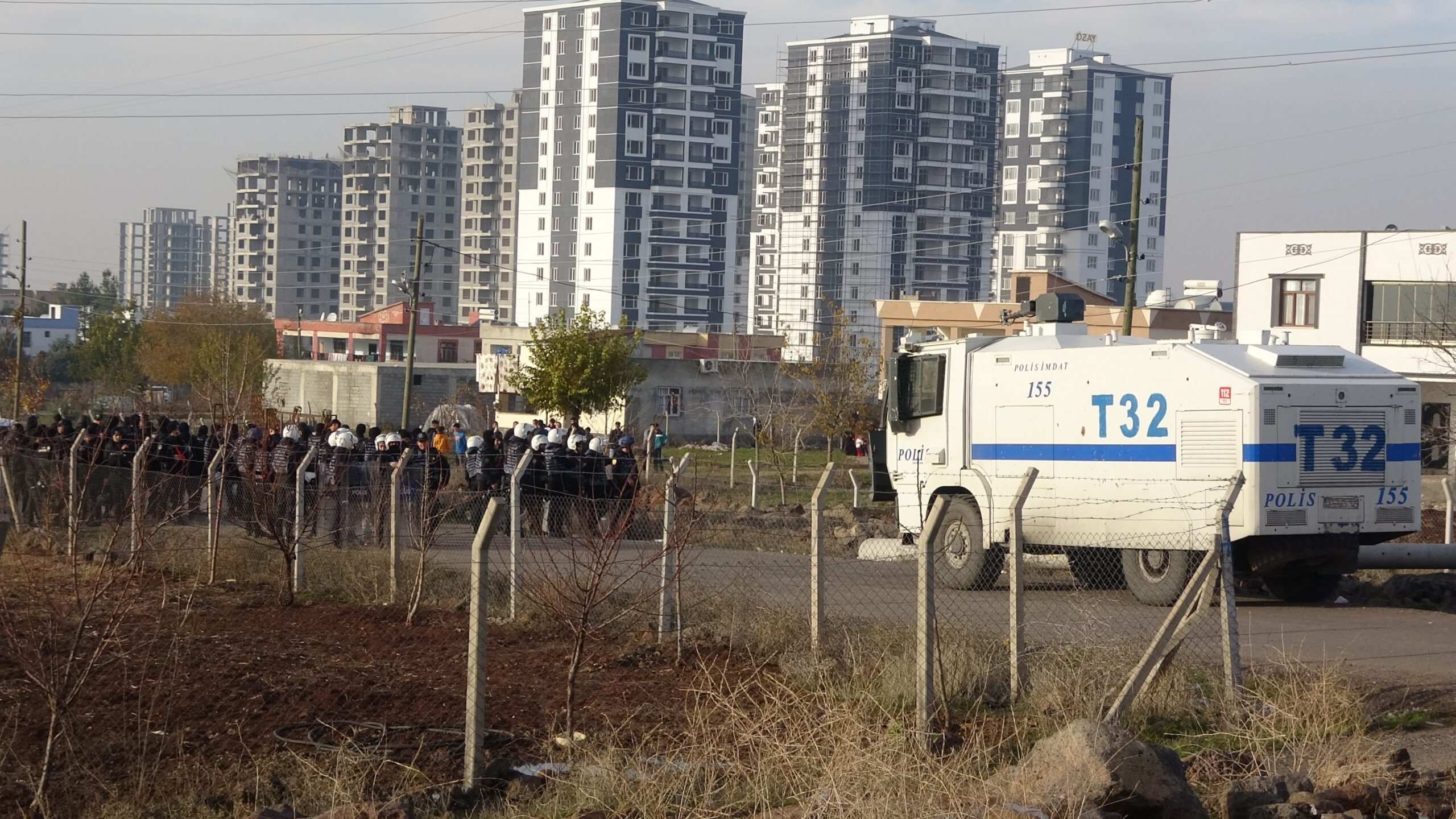 Son Dakika: Diyarbakır’da kaleşnikoflu taşlı sopalı kavga: 9 yaralı