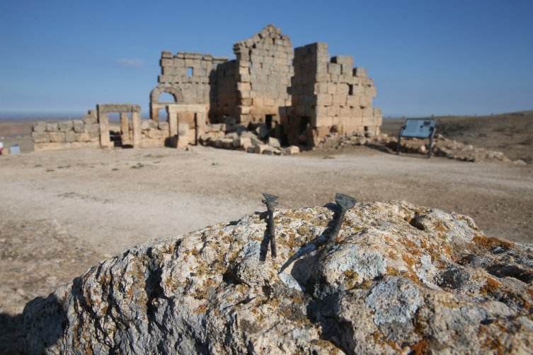 Diyarbakır’da yapılan kazılarda 1800 yıllık aletler bulundu