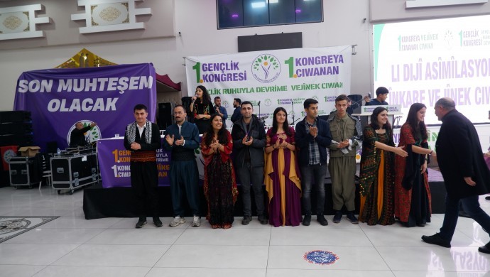 Son Dakika- Diyarbakır Valiliği’nden DEM Kongresi açıklaması: 42 gözaltı